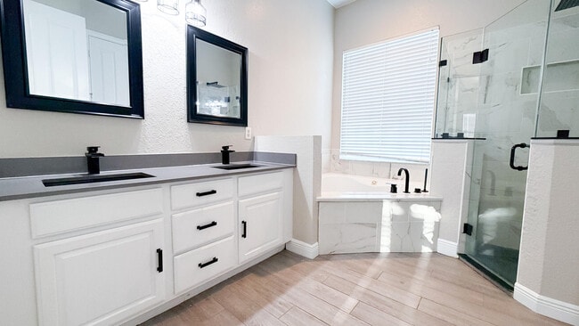 Building Photo - 4002 SW Jarmer Rd