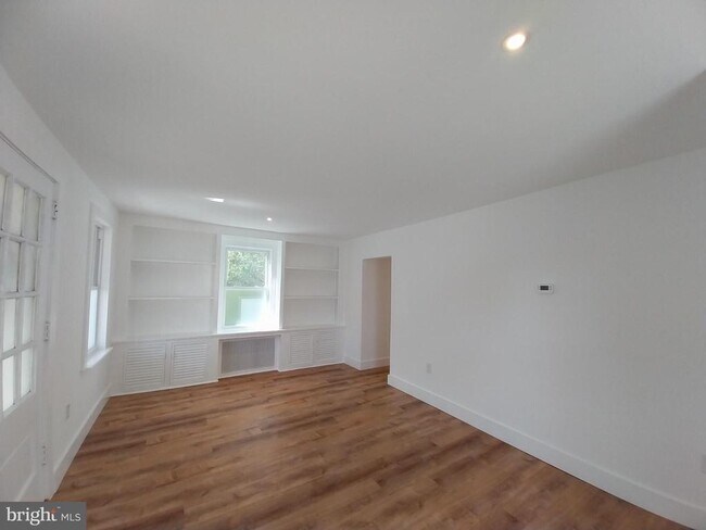 Building Photo - 525 New St