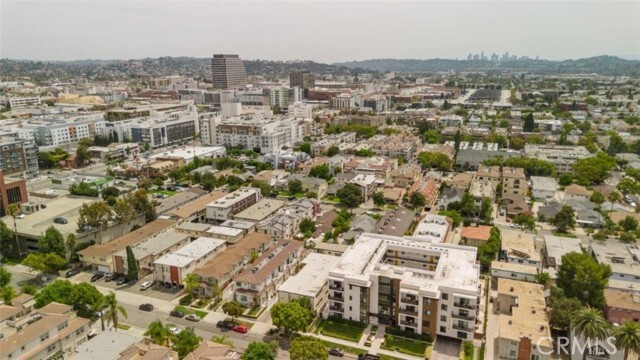 Building Photo - 336 W Lexington Dr