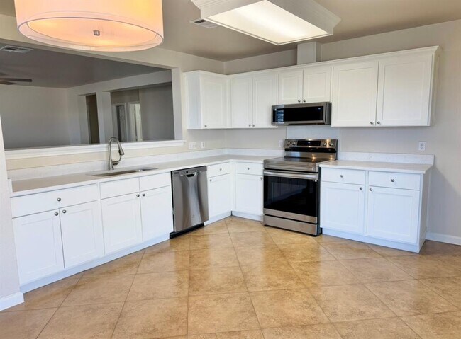 Building Photo - 110 Comal Cove