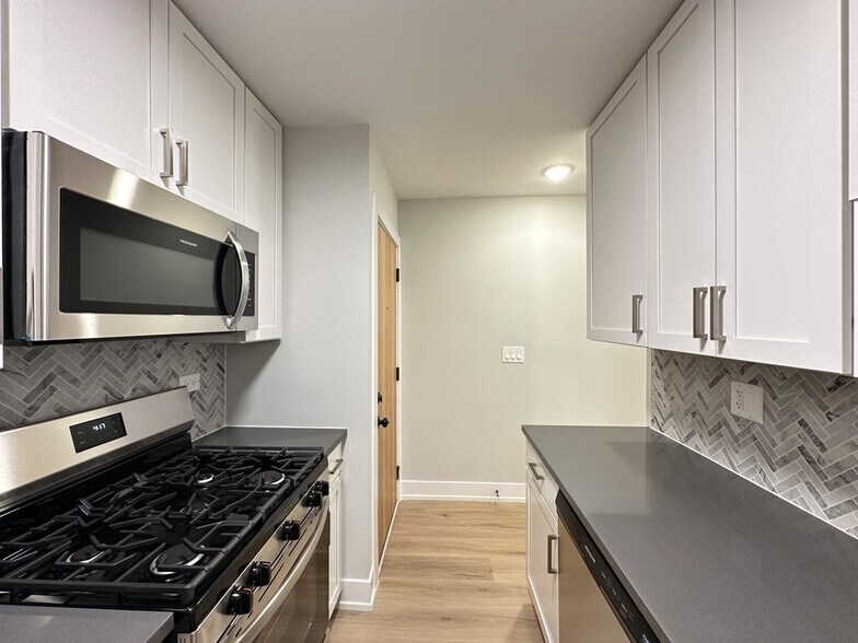 Building Photo - 503 W Aldine Ave