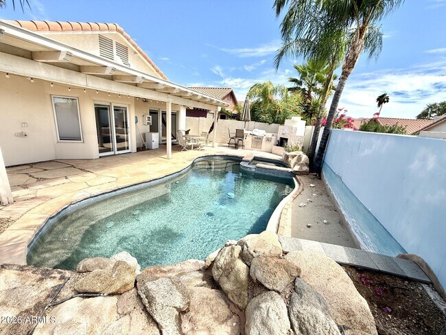 Building Photo - 7249 E Softwind Dr
