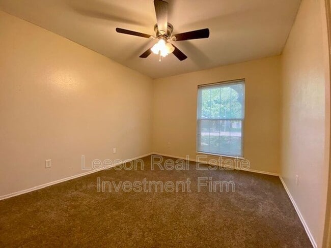 Building Photo - 2320 Melrose Ave