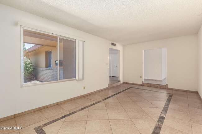 Building Photo - 4013 S Hazelton Ln