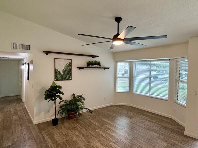 Building Photo - 3761 E Dulciana Ave