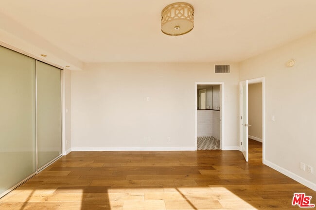 Building Photo - 4411 Los Feliz Blvd