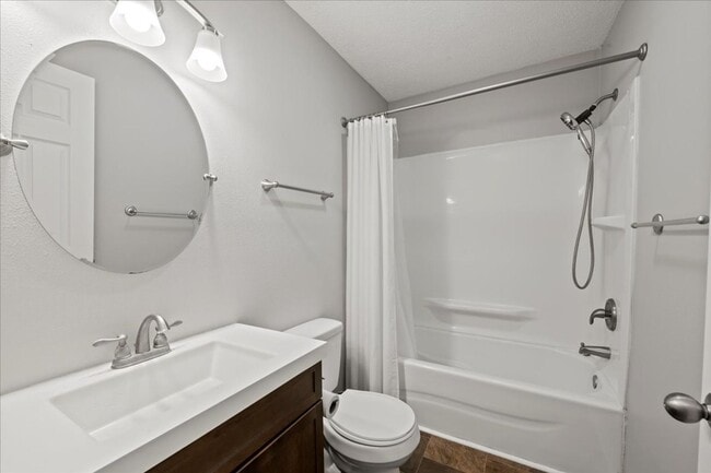 Building Photo - 2113 Pamela Dr