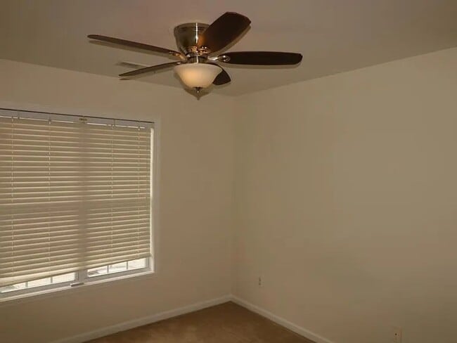 Building Photo - Charming 3-Bedroom Townhome in Prime Winst...
