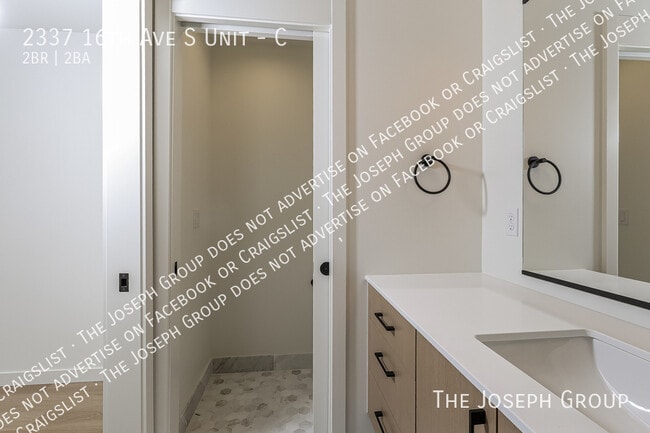 Building Photo - 2337 16th Ave S