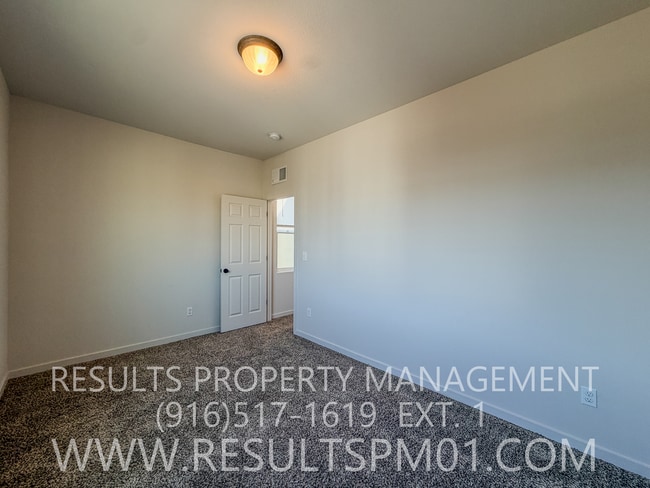 Building Photo - Stunning 4 Bedroom Home in Winding Meadow Village