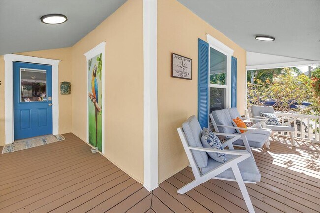 Building Photo - 748 11th Ave N