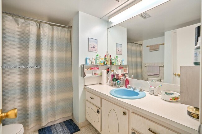 Building Photo - 1680 NE 191st St