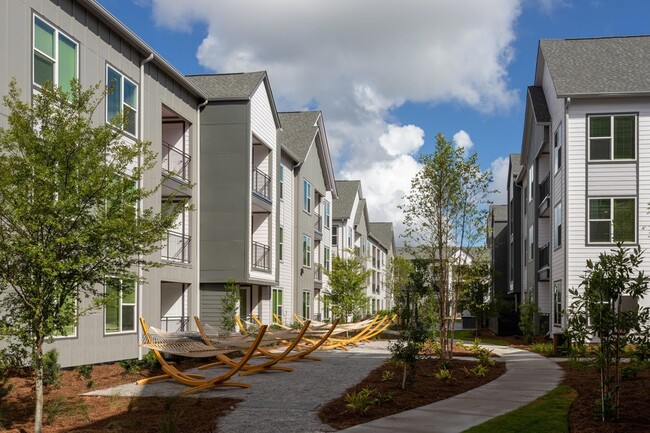 Building Photo - 2403 Mall Dr