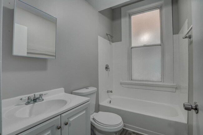 Building Photo - 2-BED SECTION 8 APPROVED