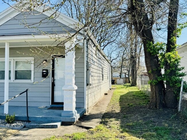 Building Photo - 520 Wainwright Ave