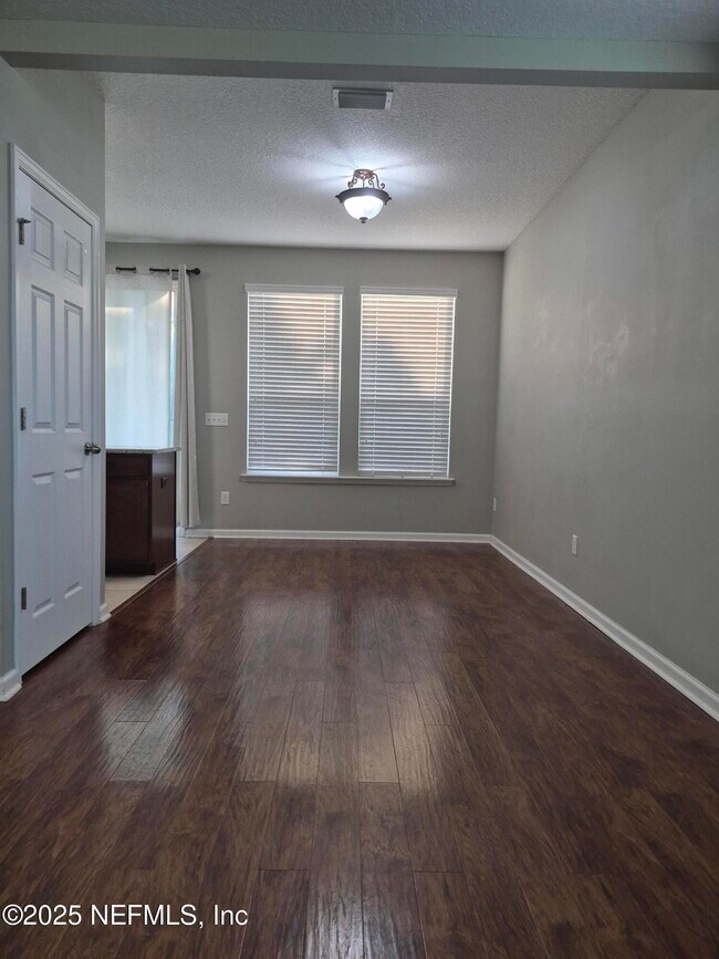 Building Photo - 653 Reese Ave