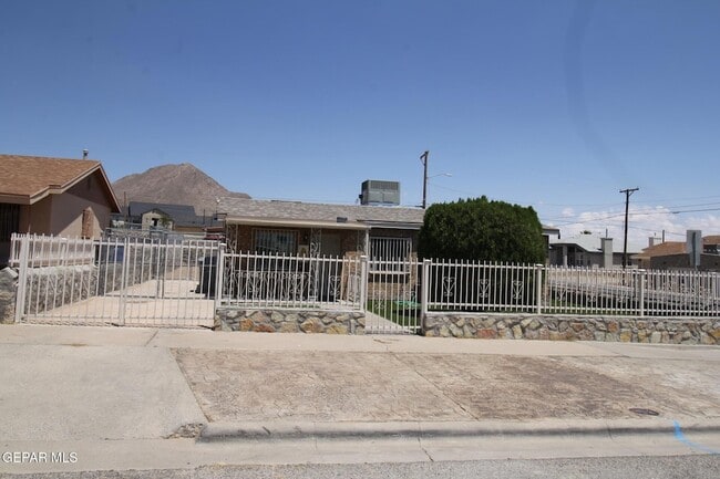 Building Photo - 2529 Jackson Ave