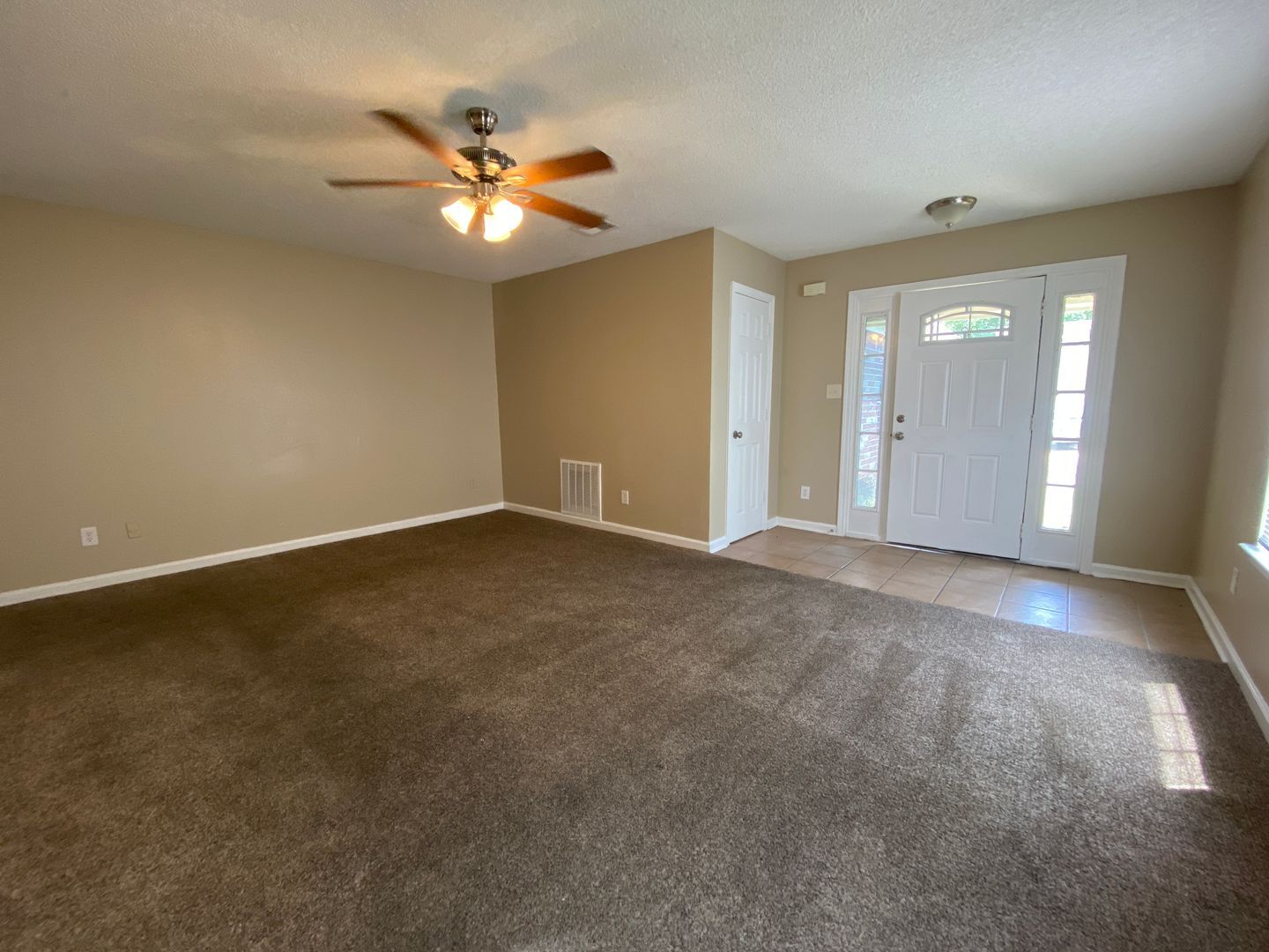Building Photo - 4832 Royal Run Dr