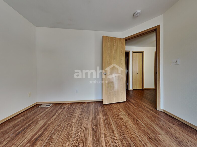 Building Photo - 809 Mac Ln SE