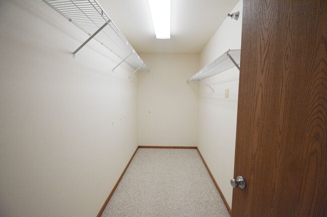 Building Photo - Beautiful 2 bed Condo In NE Rochester!