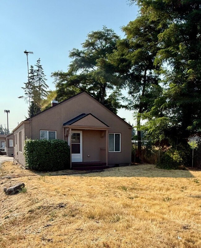 Building Photo - 8420 1/2 S. Tacoma Way