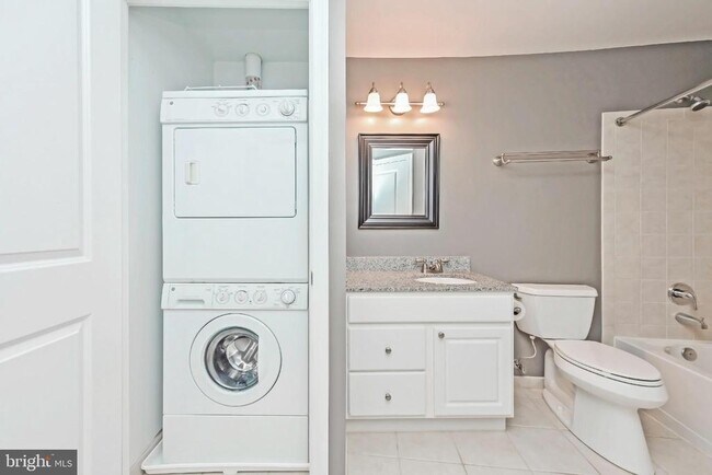 Building Photo - 3600 S Glebe Rd