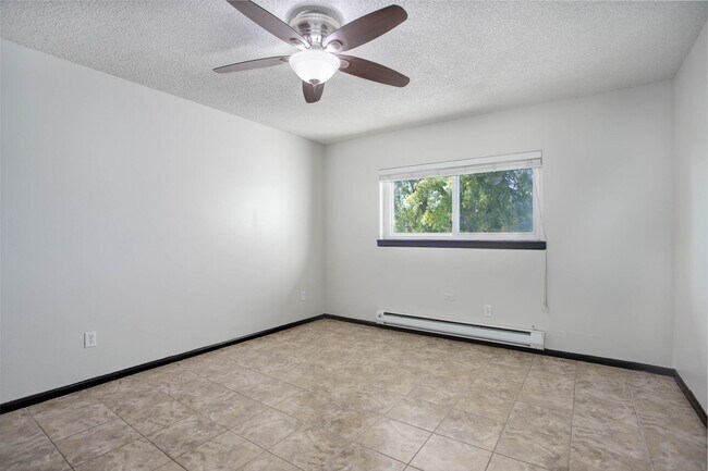 Building Photo - Penthouse level condo with views of canal and trail!