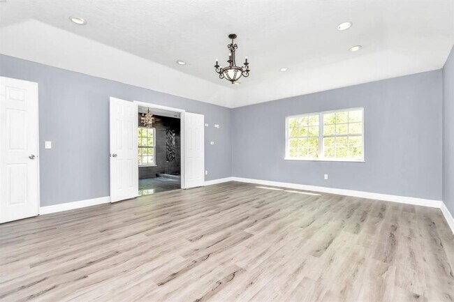 Building Photo - 12418 Mill Ridge Dr