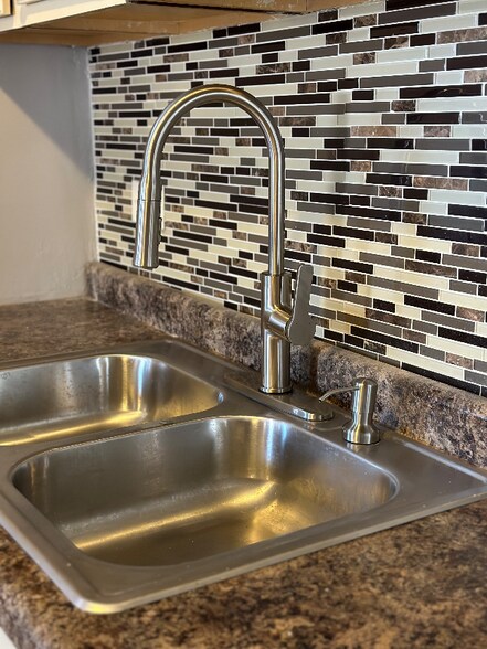 Primary Photo - 2020 W 69th Pl