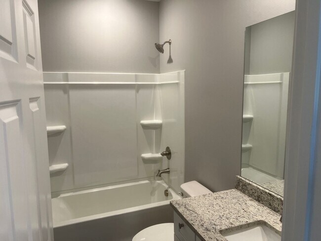 Building Photo - 3 Bed 3 Bath Home