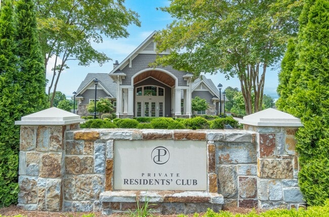 Building Photo - This Beautiful 4 Bedrooms, 2.5 Bathrooms i...