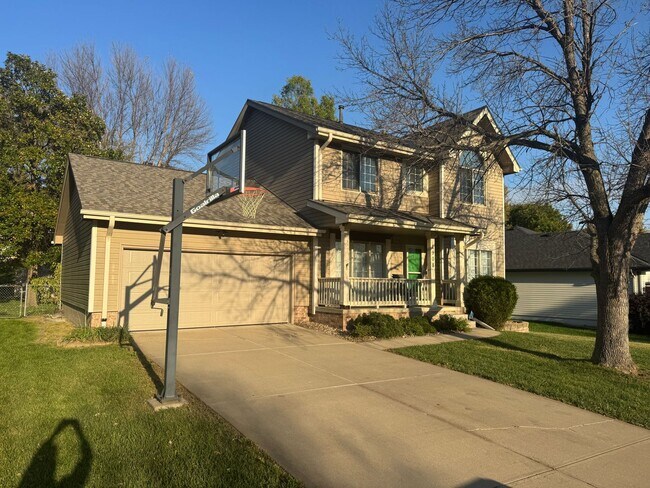 Building Photo - Spacious Papillion home with modern comfort, great curb appeal, and a finished basement built for...