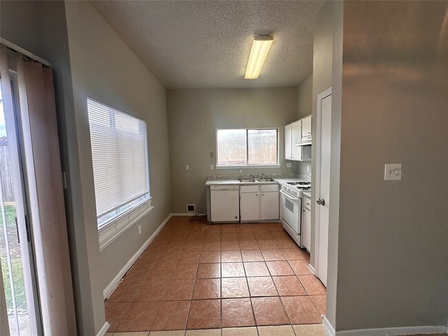 Building Photo - 7207 Caracas Dr