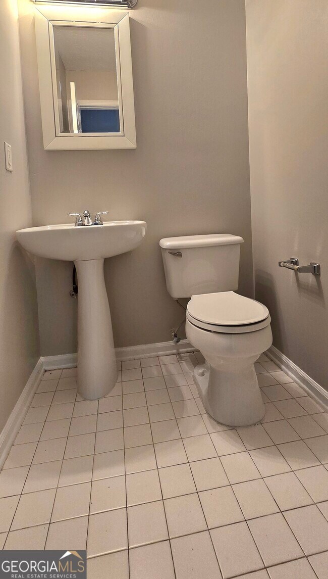 Building Photo - 610 James Ridge Dr