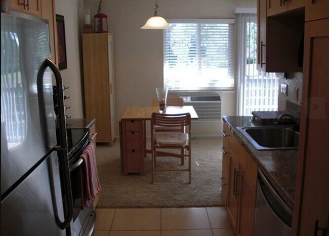 Building Photo - 361 Masters Ct