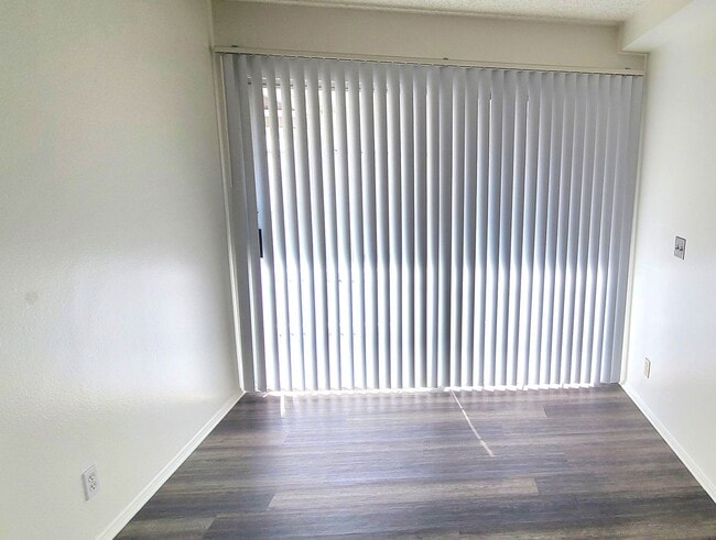Building Photo - Townhome - 3 bedrooms + 2.5 bathrooms.  AV...