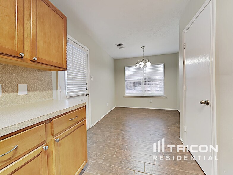 Building Photo - 7214 Winter Song Dr