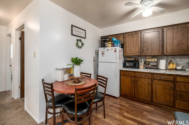 Building Photo - Golden Ridge Apartments