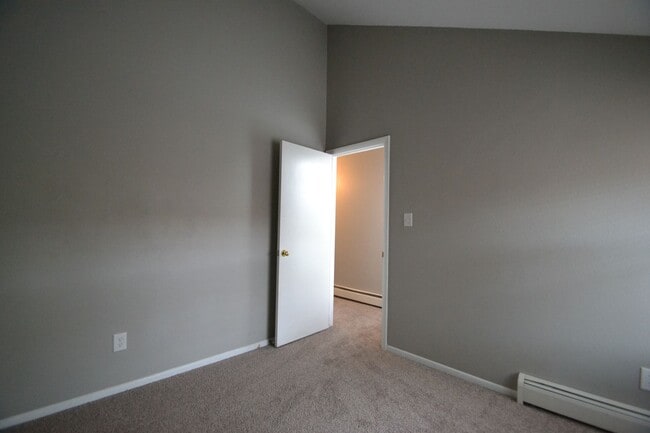 Building Photo - 4417 Carefree Cir N
