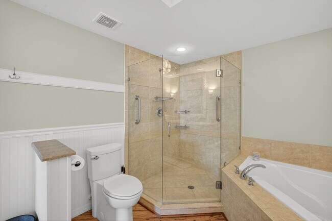 Building Photo - 275 NW Flagler Ave