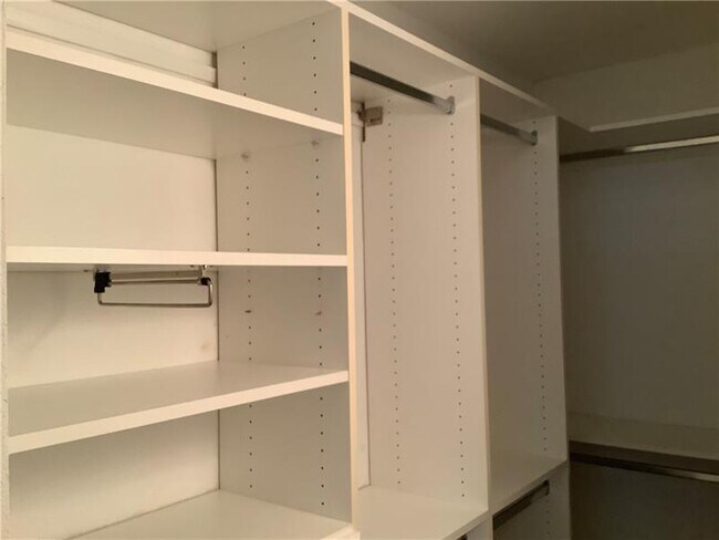 Building Photo - 557 Monaco Way