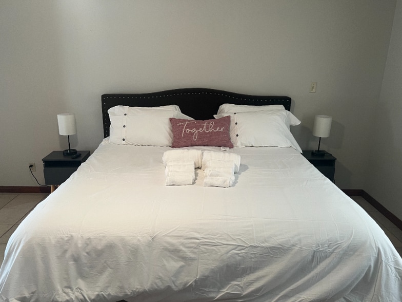 Building Photo - 1615 Cincinnati Ave