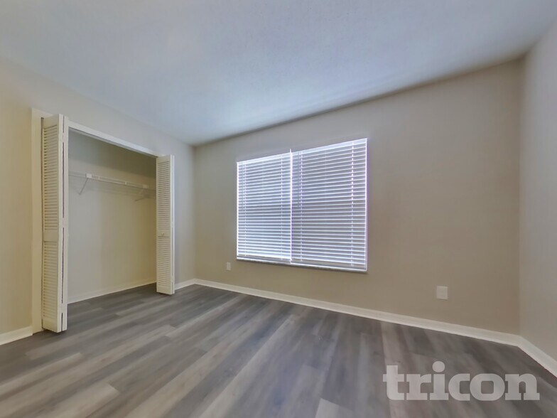 Building Photo - 1990 Turnberry Dr