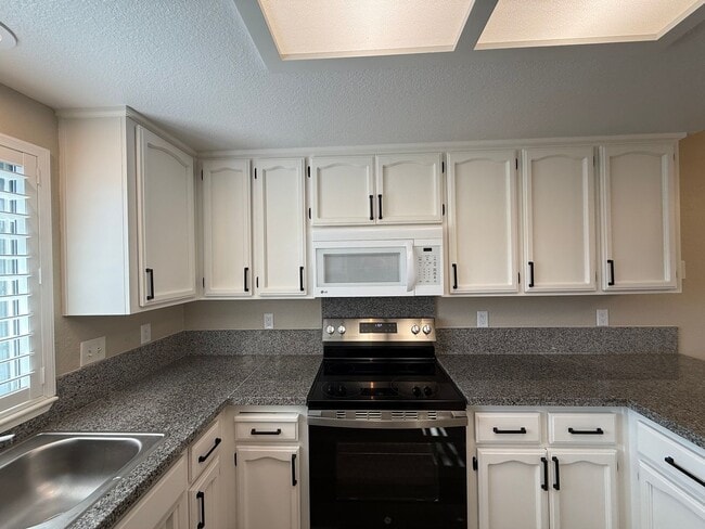 Building Photo - Newly updated 3-bedroom single story home!