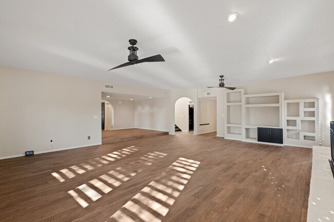 Building Photo - 2882 S Palmer Dr