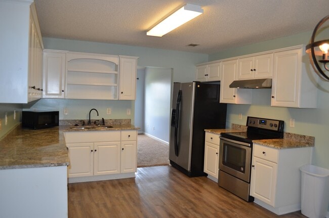 Building Photo - 638 Devon Rd