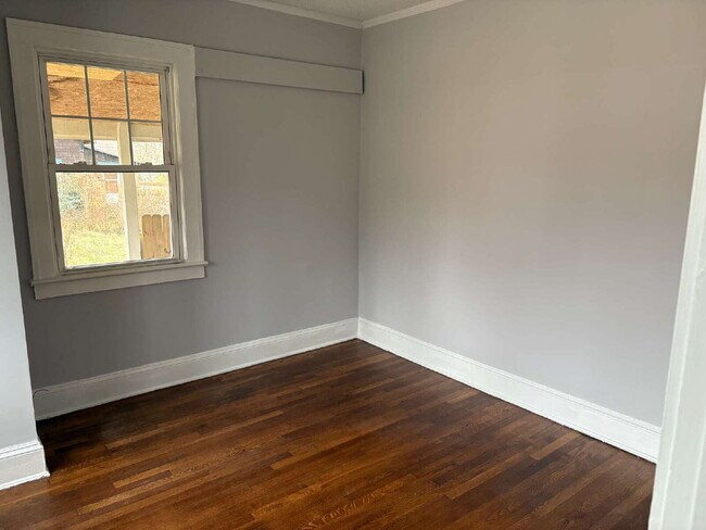 Building Photo - Rare Downtown Asheville Rental: 3BR/2BA House with Huge Yard & City Convenience- Dogs allowed!