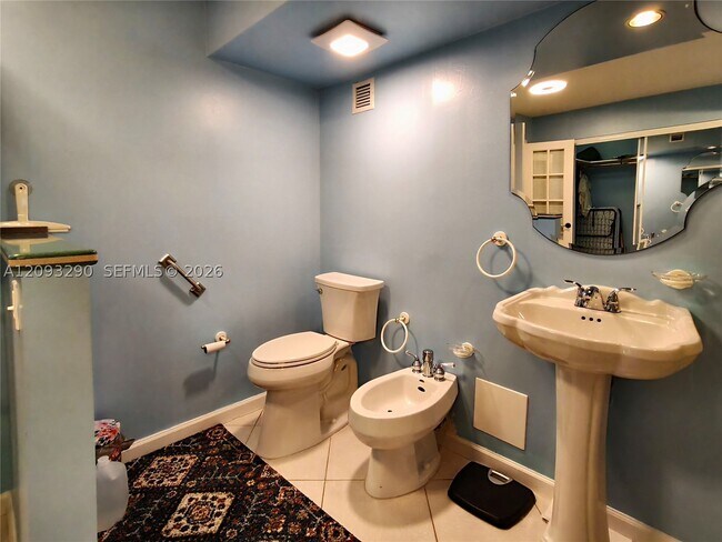 Building Photo - 2751 S Ocean Dr