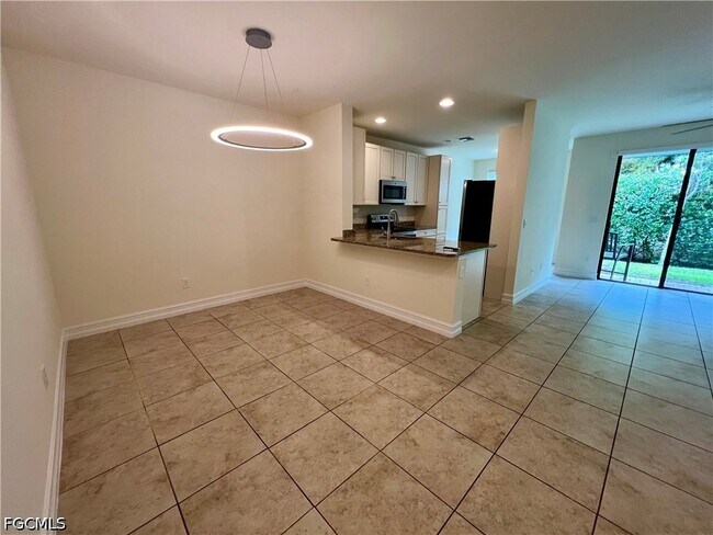 Building Photo - 15850 Portofino Springs Blvd