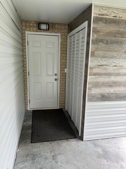 Building Photo - 2020 Lee Dr